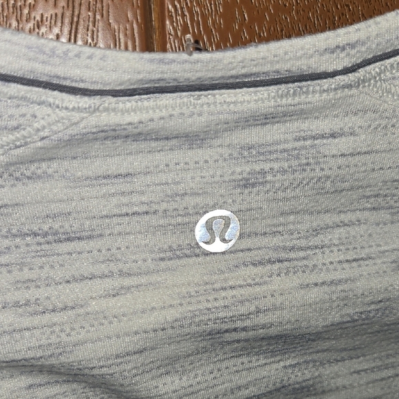 Lululemon Another Mile Short Sleeve Size 8 - Picture 6 of 6